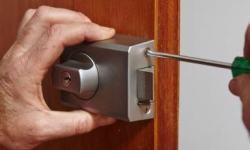 Locksmith Dublin 24/7, opening hours